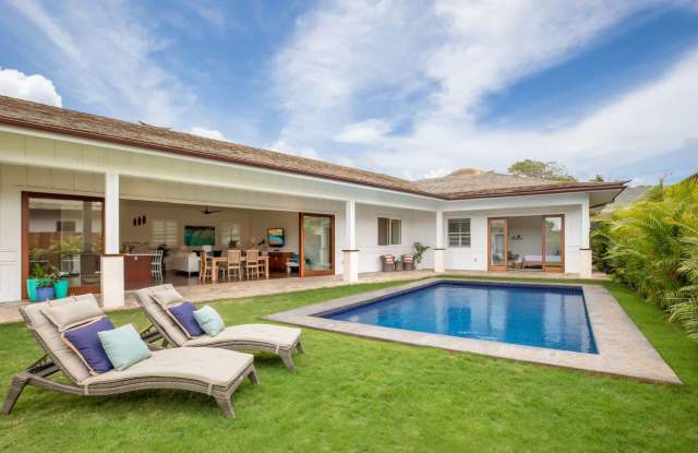 Beautiful Private Home w/Pool, Yard  AC - Walk to the Beach photos photos