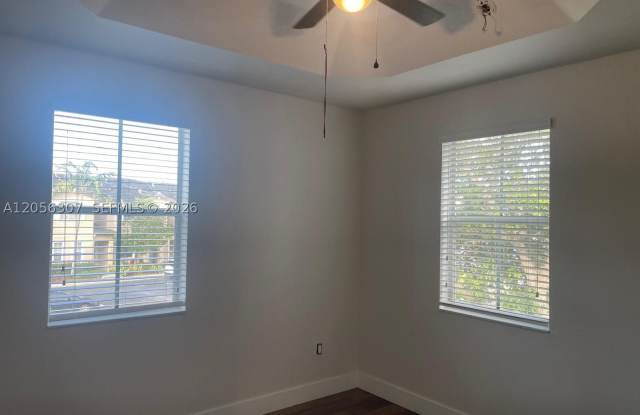 153 SE 28th Pl photos photos