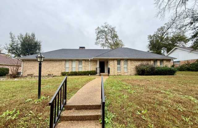 Available Now! Spacious 4 Bed/3 Bath Home in Tyler! Hot Tub! - 1216 Kingspark Drive, Tyler, TX 75703