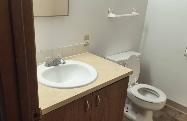3 Bedroom, 2 Bathroom House with Double Attached Garage Gallery 4