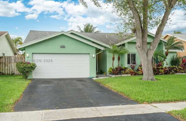 4125 NW 96th Ter Gallery 2