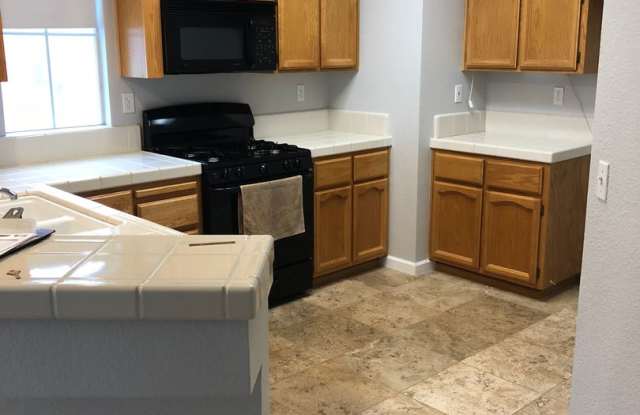 Easy Living in this Gated Comunity in the Heart of Folsom Gallery 3