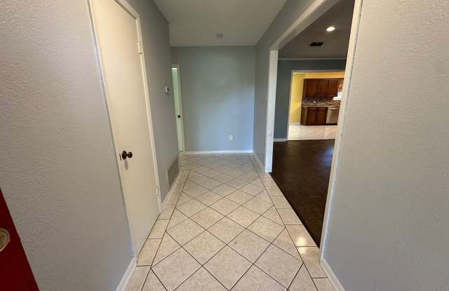 102 S Rainbow Dr Gallery 4