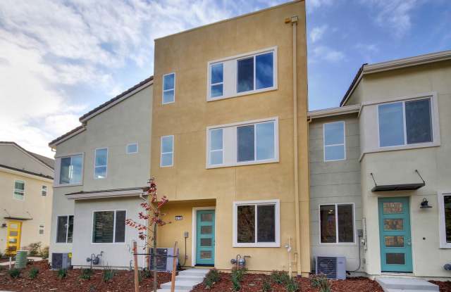 Gorgeous 4 Bedroom 3.5 bath home photos photos