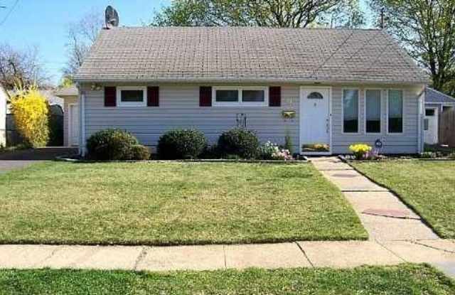 41 Island St - 41 Island Street, Plainview, NY 11803