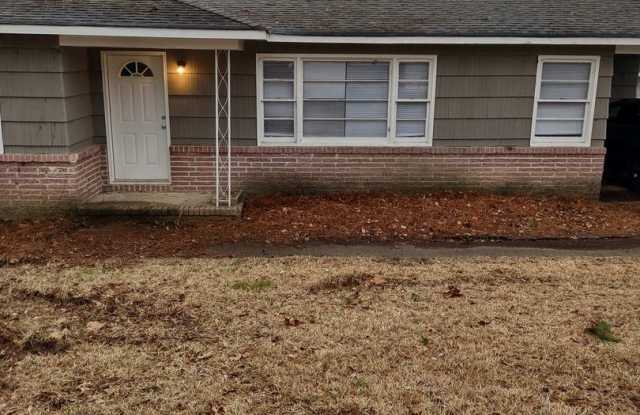 2616 Wood Drive NE - 2616 Wood Drive Northeast, Center Point, AL 35215