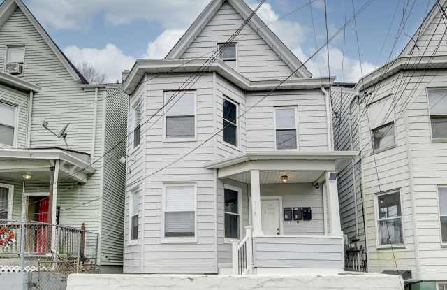 209 N 4th St photos photos