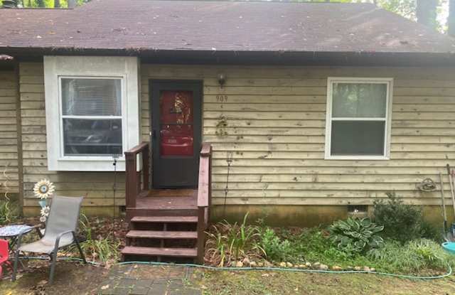 909-C West Chatham Street - Bev Roberts Rentals and Management - 909 West Chatham Street, Cary, NC 27511
