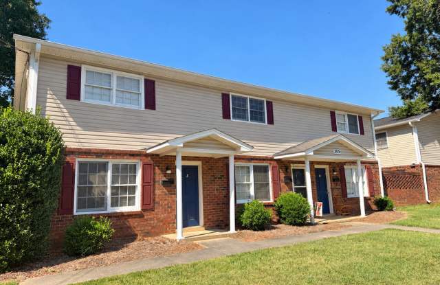 Two bedroom, 1.5 bath in Graham--McAden Place Gallery 1