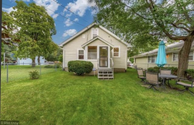 851 25th Ave Se - 851 Southeast 25th Avenue, Minneapolis, MN 55414