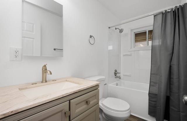 SCORE 50% OFF 1ST MONTH'S RENT IF SIGNED BY SEPTEMBER 25! Beautiful 2 bedroom home in Port Vue available now! Gallery 3