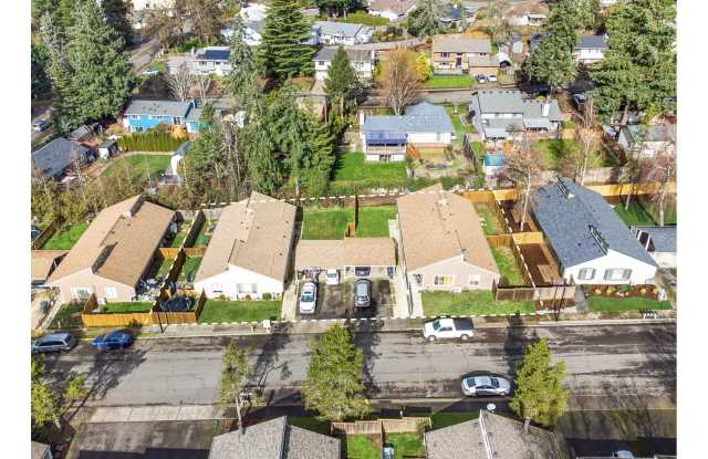 Bright and Airy Home with Stainless Steel Kitchen, Vaulted Ceilings & Washer + Dryer photos photos