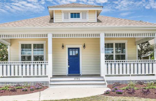 Spacious Home Available in Sought After Holly Ridge Neighborhood! photos photos