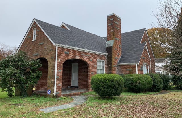 808 Lynchburg Ave - 808 Lynchburg Avenue, Brookneal, VA 24528