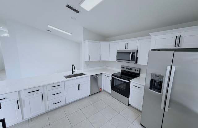 Remodeled 3/2 near Goldenrod and SR408 Gallery 4
