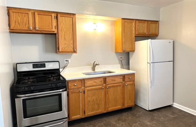 1715 E Roosevelt Rd Apt 3 - 1715 East Roosevelt Road, Wheaton, IL 60187