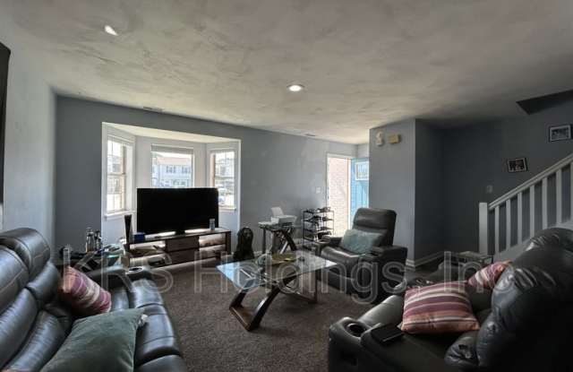 1652 Fairfax Dr Gallery 3