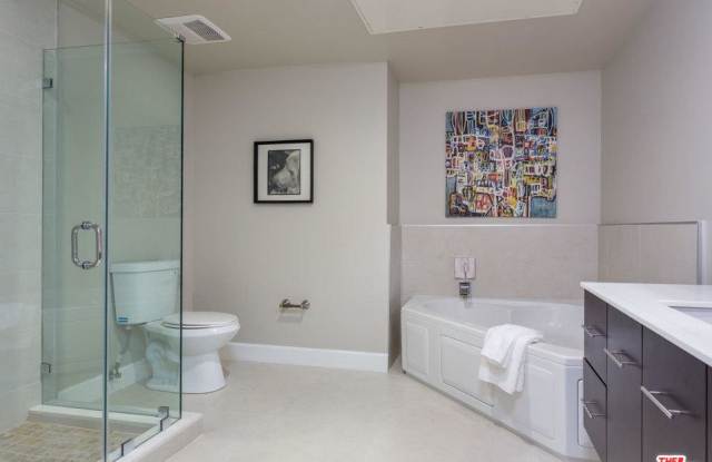 118 South KENWOOD Street Gallery 3