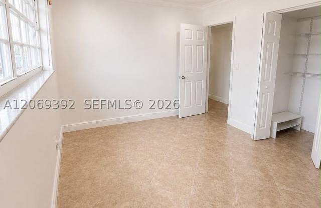 10955 SW 177th Ter Gallery 4