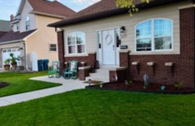 329 N School Ave - 329 North School Avenue, Oglesby, IL 61348