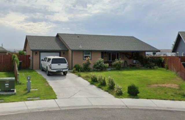 4-Bedroom Home with Open Floor Plan and Fenced Yard in Pasco - Your Perfect Retreat! photos photos