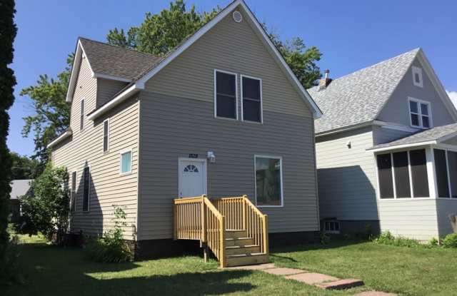 1519 Grand Ave - 1519 Grand Avenue, Superior, WI 54880