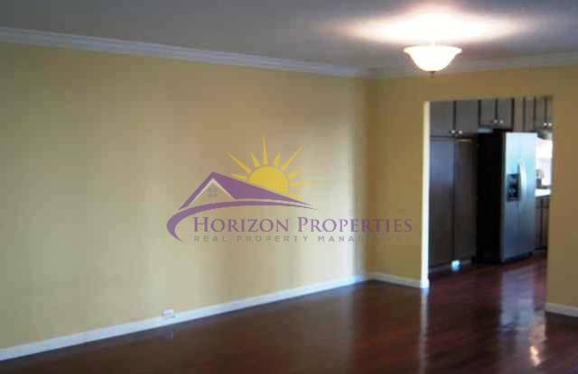 Spacious 2 Bed 2.5 Bath 1,748 sqft Campus Commons Home Gallery 4