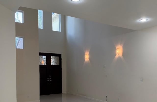 221 Ulex Avenue Gallery 2
