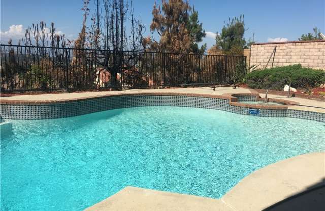 17007 Royal View Drive Gallery 3