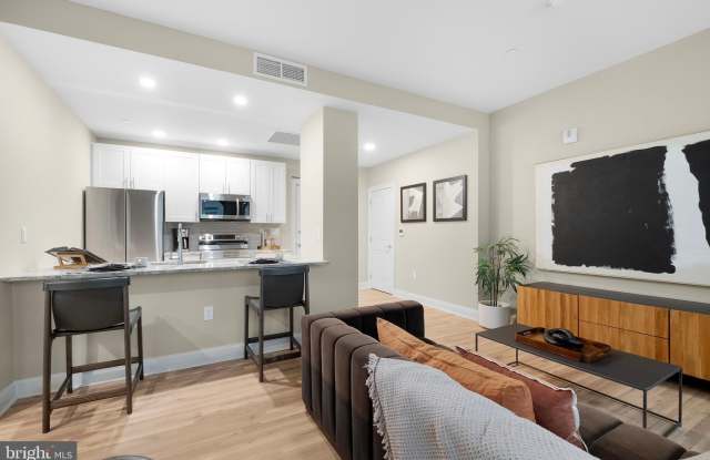 1420-22 CHESTNUT Street unit: 407 photos photos