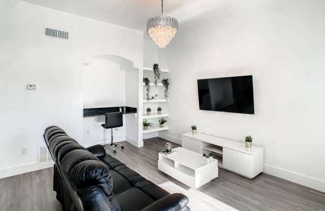 7240 Westpointe Boulevard Gallery 2