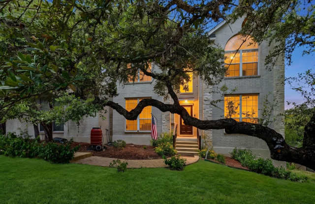 Beautifully Updated 4BR/3BA | Downstairs Bedroom | Spacious Backyard & Deck Gallery 1