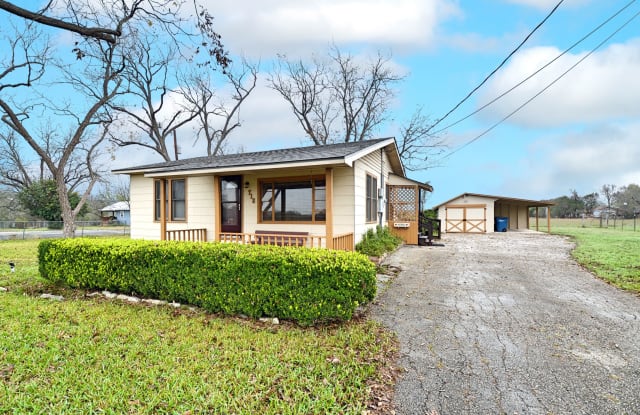 718 North Live Oak Avenue - 718 North Live Oak Avenue, New Braunfels, TX 78130
