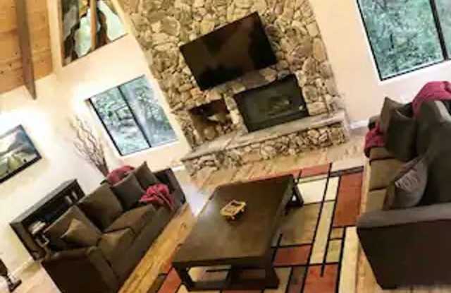 Great Contemporary Lake View Home above Burnt Mill Beach Club Gallery 4