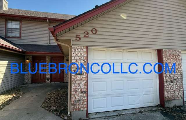 Great Price, Great location! - 520 Northeast Churchill Street, Lee's Summit, MO 64086