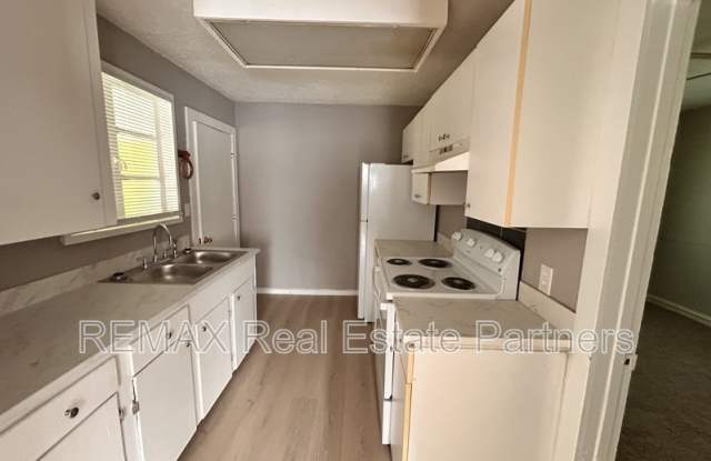 201 Rosewood Dr Gallery 2