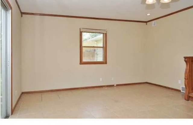 Lovely 3 Bedroom, 1 Bathroom! Gallery 3