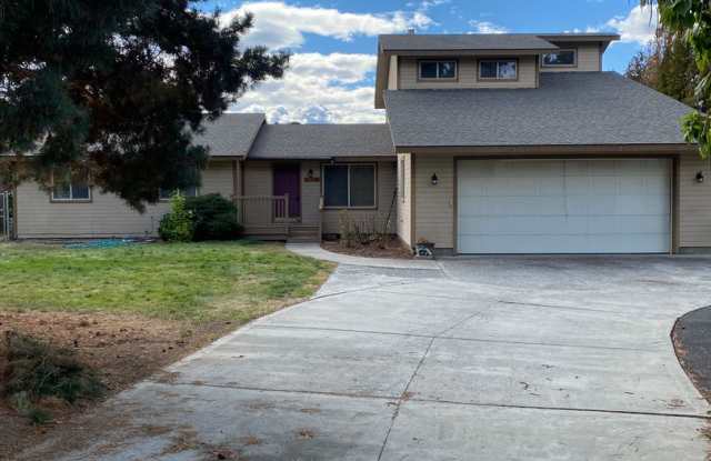 Large Home for Rent on Airway Dr, Beautiful Backyard Views! photos photos Large Home for Rent on Airway Dr, Beautiful Backyard Views! photos photos