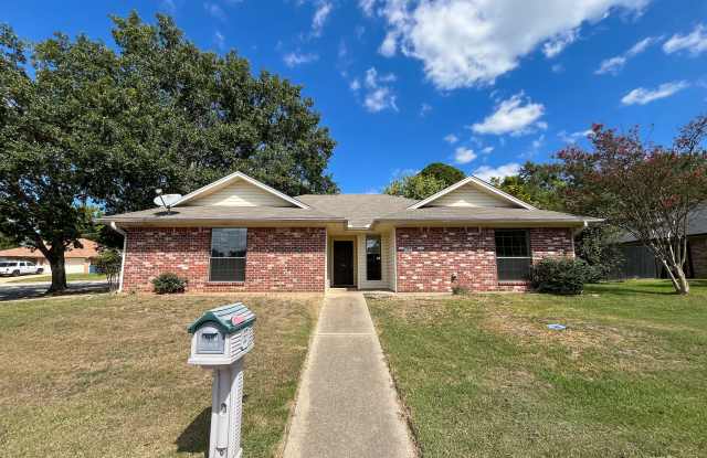 408 West Briar Court - 408 Briar Square, Overton, TX 75684 408 West Briar Court - 408 Briar Square, Overton, TX 75684
