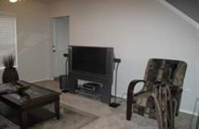 7002 Woodridge Row Drive Gallery 2