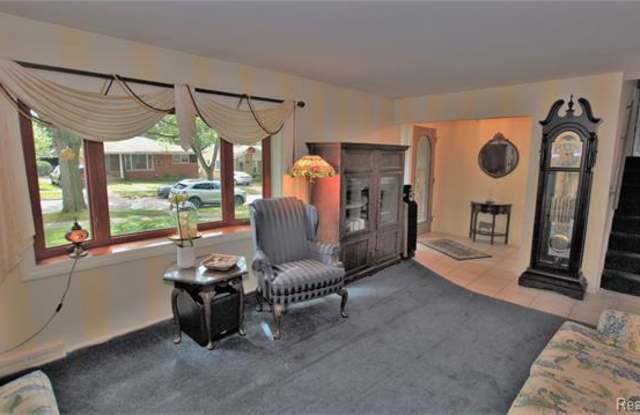 210 ORCHARD VIEW Drive Gallery 2