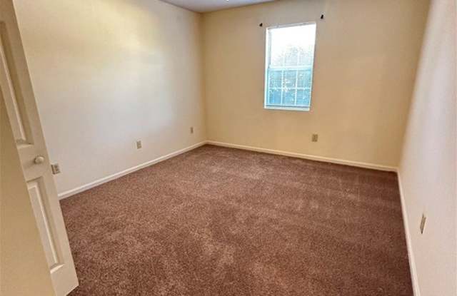 606 N Pointe Creek Gallery 3