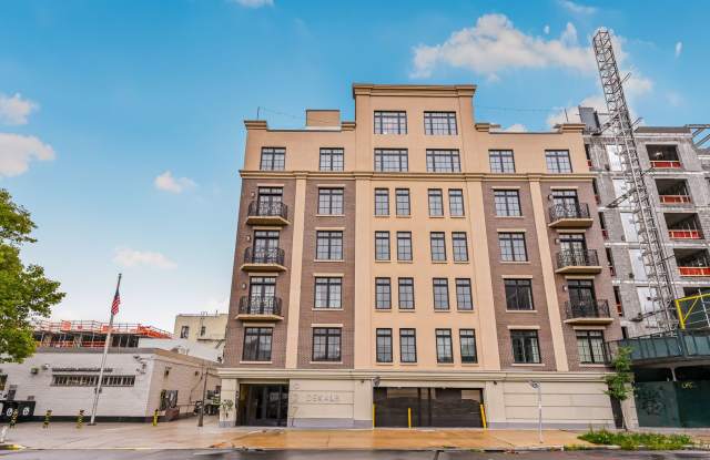Beautiful 1 Bedroom in Prime Brooklyn with Balcony with skyline views - 627 Dekalb Avenue, Brooklyn, NY 11216