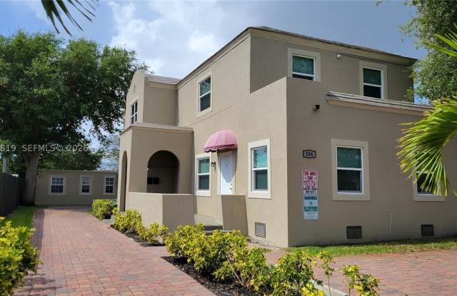 306 Hawthorne Dr Gallery 1