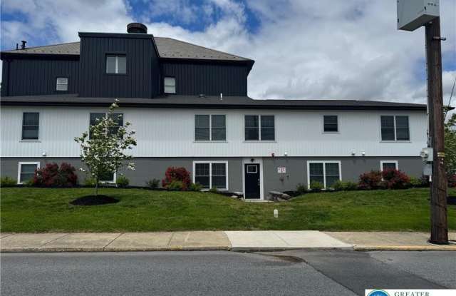 202 Center Street unit: 5 photos photos