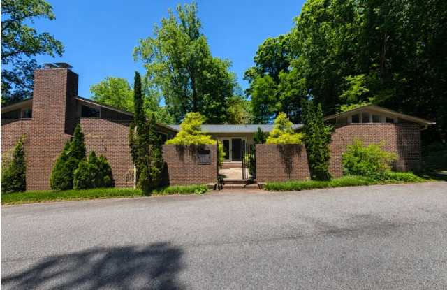 Large Lakefront Home Minutes from Downtown Greenville! photos photos Large Lakefront Home Minutes from Downtown Greenville! photos photos