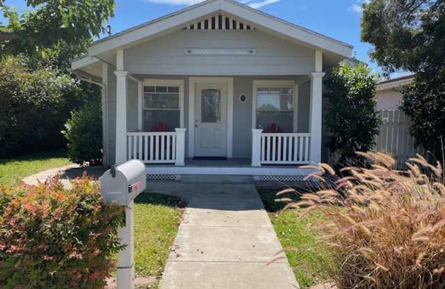 BREA - HISTORIC 2 BEDROOM 1 BATH $3,200 photos photos