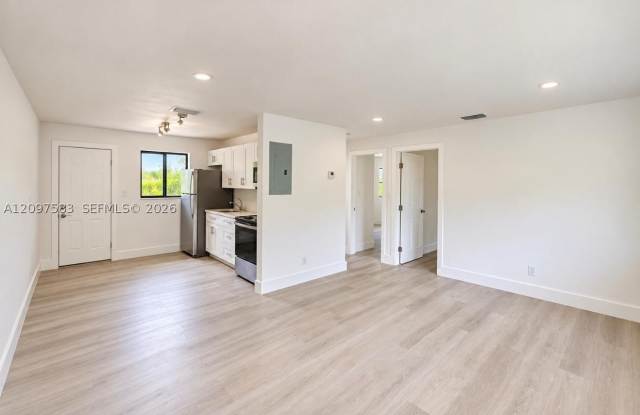 1949 Riverside Dr Gallery 4