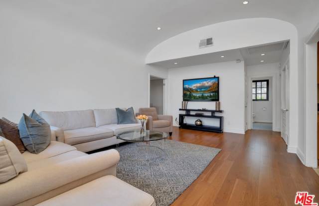 847 St Hammond Gallery 4