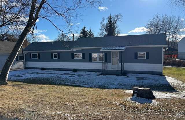 15 Lawrence St - 15 Lawrence Street, Clinton, MA 01510